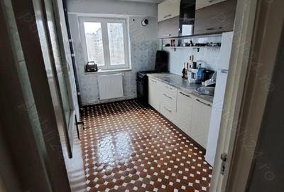 Apartament cu 3 camere decomandat în Casa de Cultură - 3