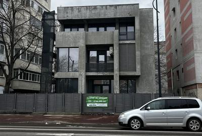 Casă cu 4 camere cu Teren 300 Mp în Central - 1