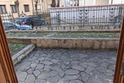 Casă cu Teren 437 Mp în Titulescu