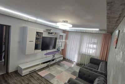 Apartament cu 3 camere decomandat în Est