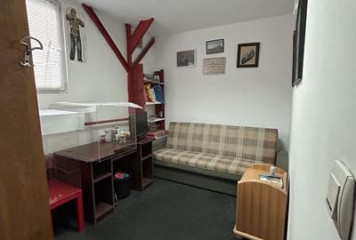 Casă cu 4 camere cu Teren 179 Mp în Tei - 3