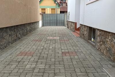 VIND apartament IN CASA cu etaj apartamentul este la parter , INTRARE SEPARATA, utilitati separate - 2