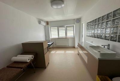 Apartament cu 3 camere decomandat în Exterior Vest