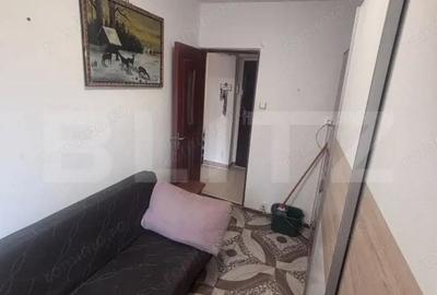 Apartament cu 3 camere semidecomandat în Micro 4 - 2