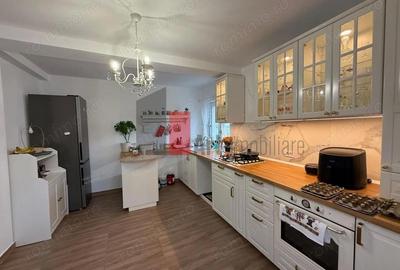 Casă cu Teren 300 Mp în Central