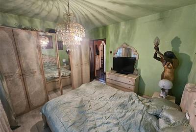 Apartament cu 3 camere decomandat, mobilat în Micro IV - 16