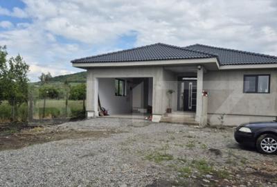 Casa noua cu 4 camere de vanzare in Ernei, 14 ari teren! - 17