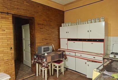 Casa 4 camere pivnita curte individuala Zona Lazaret - 8