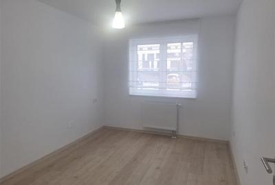 Apartament cu 3 camere decomandat, mobilat în Tractorul - 9