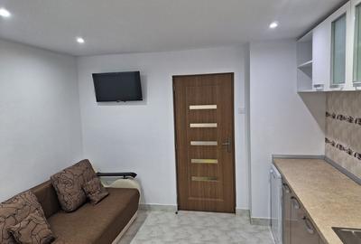 Apartament cu 2 camere decomandat în Plăvăț II - 1