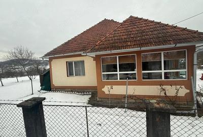 Casă cu 2 camere cu Teren 2000 Mp în Sfăraș - 2
