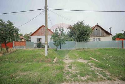 De vanzare casa cu 3 camere si teren 3205 mp in Sannicolau Roman