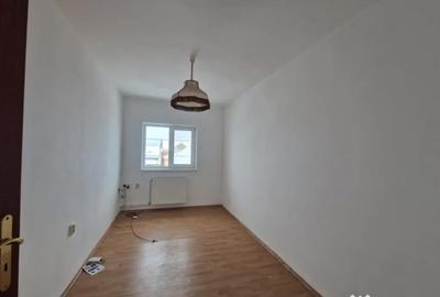 Casă cu 4 camere cu Teren 700 Mp în Recea