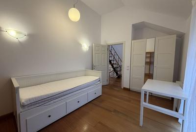 Vila semimobilata  cu 3 dormitoare, piscina exterioara, complex - 12