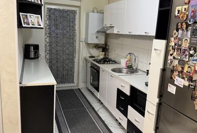 Apartament cu 3 camere semidecomandat în Florești - 3