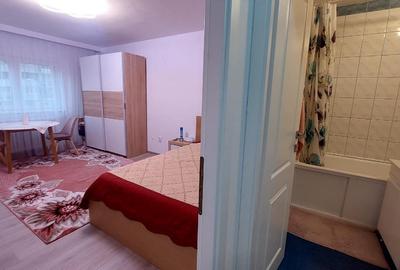 Garsoniera Mihai Bravu luminoasa vedere stradala - 2