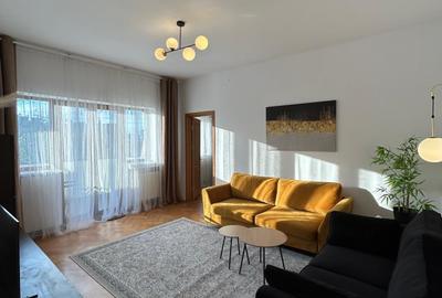 Apartament cu 4 camere semidecomandat, mobilat în Universitate