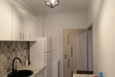 Garsonieră decomandată în Roșu - 6