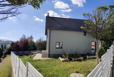 Casă cu 4 camere cu Teren 573 Mp în Central - 1