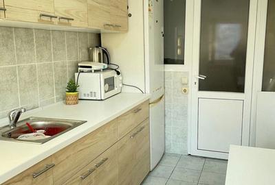 Apartament cu 3 camere decomandat în Tractorul - 3