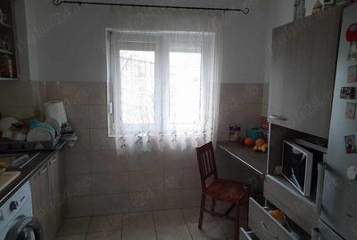 Vand apartament cu 2 camere bl R et 3 Vand apartament cu 2 camere bl R et 3 - 1