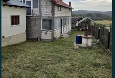 Casă cu 4 camere în Sutești
