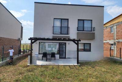 Proprietar - Single 4 camere, 340 mp, curte compacta, autobuz - metrou - 4