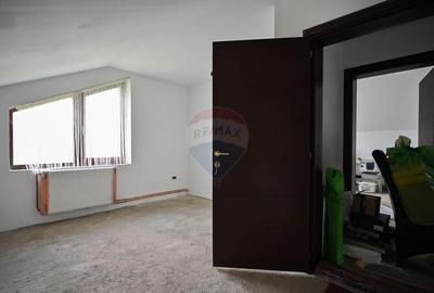 Casă cu 4 camere cu Teren 1000 Mp în Podu Oltului - 24