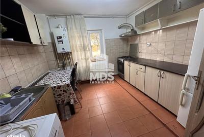 Apartament cu 3 camere semidecomandat, mobilat în Girocului - 1