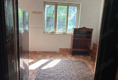 Inchiriez casa pentru muncitori + spatiu in curte pentru depozitare - 1