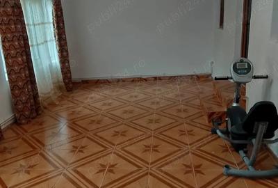 Casă cu 4 camere în Central - 2