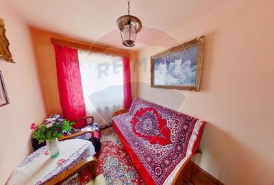 Apartament cu 3 camere de vanzare, strada 1 mai - 2
