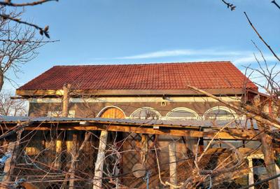Casă cu 3 camere în Topalu - 2