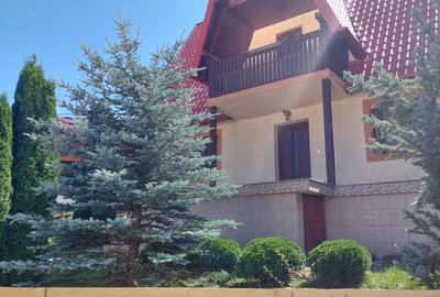 Casă cu 4 camere în Central - 2