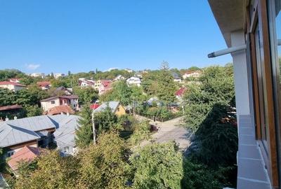 Apartament cu 3 camere decomandat în Păcurari