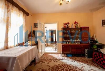 Casă cu 5 camere cu Teren 3365 Mp în Conțești - 2