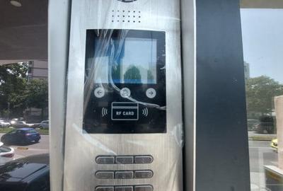 Spațiu comercial, de 100 mp, în Capitol - 15