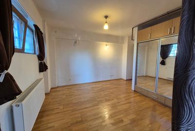 PARTICULAR VAND GARSONIERA - 8