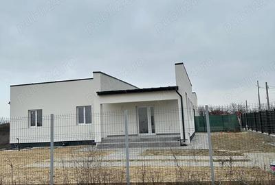 Casă cu 5 camere în Adunații-Copăceni