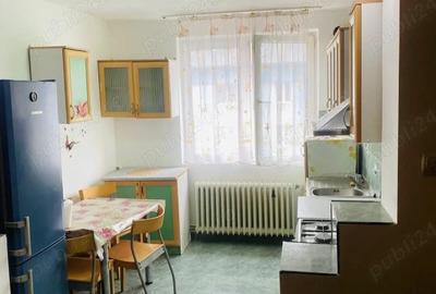 Apartament cu 3 camere semidecomandat în Independenței - 2