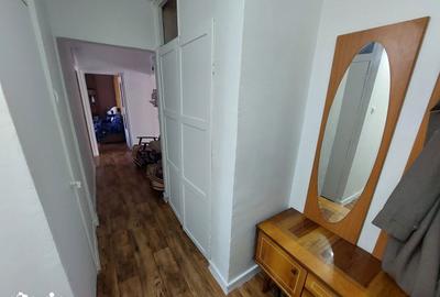 Apartament cu 4 camere decomandat în Est - 1
