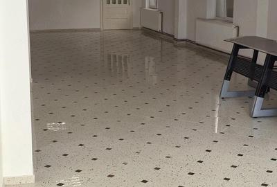 Spațiu comercial, de 100 mp, în Ultracentral - 5