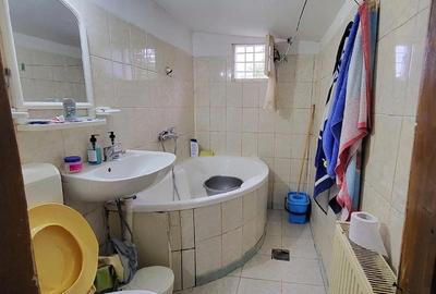 Casă cu 3 camere cu Teren 146 Mp în Tei - 2