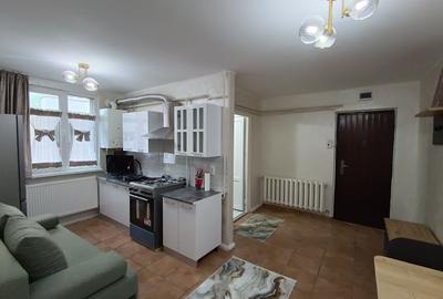 Garsonieră decomandată în Precista