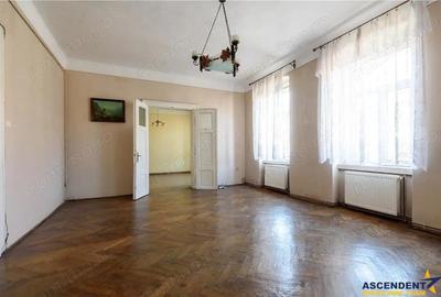 Nivel in vila, curte deosebita, priveliste, Central, Brasov - 1