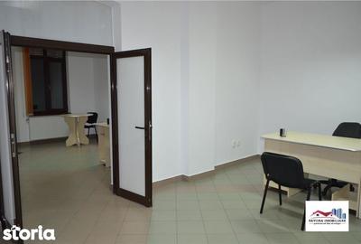 Casă cu 8 camere cu Teren 252 Mp în Central - 1