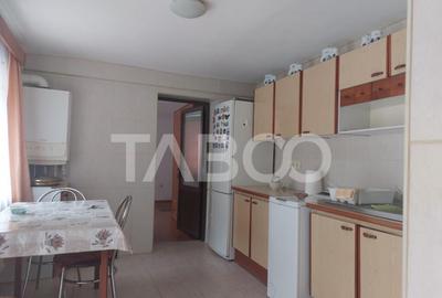 Apartament cu 5 camere decomandat, mobilat în Central - 3