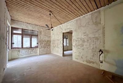 Apartament cu 4 camere semidecomandat în Centrul Istoric