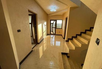 Casă individuală cu 7 camere cu Canalizare în Central - 8