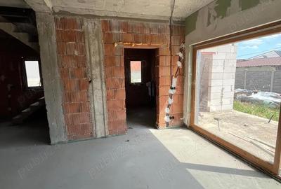 Casă cu 4 camere cu Teren 500 Mp în Vladimirescu - 1